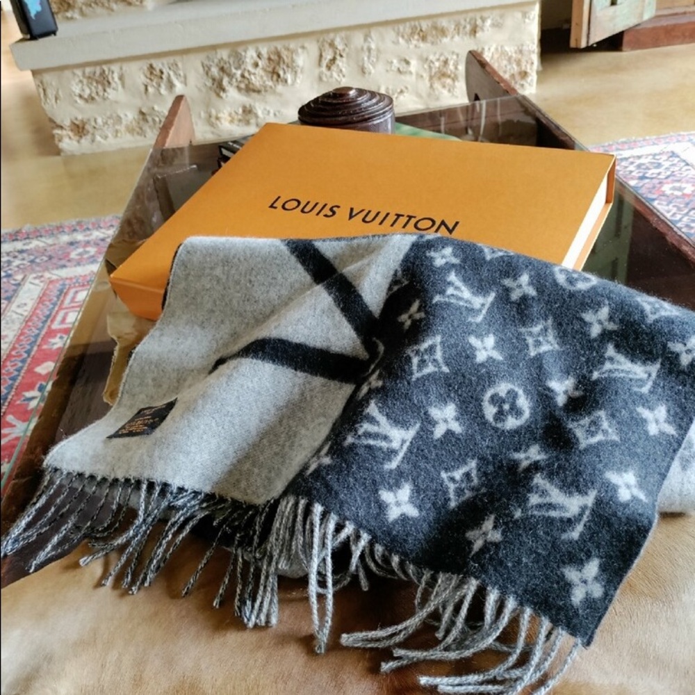 LV scarf - Picture 2 of 3